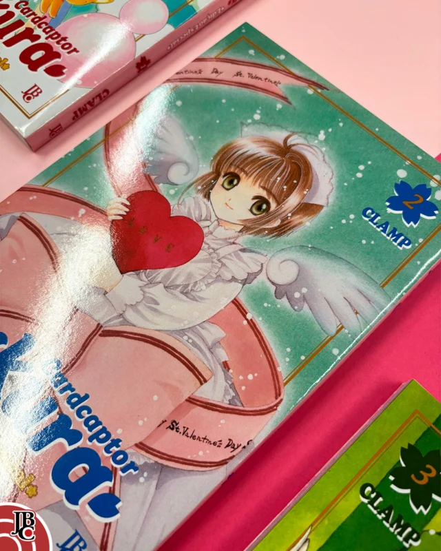 ✨Cardcaptor Sakura Ed. Especial Vol. 02 - Versão Café✨Olha que preciosidade que ficou essa sobrecapa para o volume 02 dda nova versão de CCS, parceria da JBC com o Café Sakura!Não perca nosso evento de lançamento: Dia 15 de maio, a partir das 18h, na Akibastation 😍Em breve disponível no Café Cardcaptor Sakura (Liberdade/SP) e no site da loja www.akibastation.com.br/cafe-cardcaptor-sakura#mangasjbc #jbc #cardcaptorsakura #sakura #ccs #mangas #clamp #sakuracardcaptor #cardcaptor #clow #clowcards